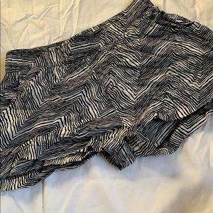B&W printed shorts 100% Rayon